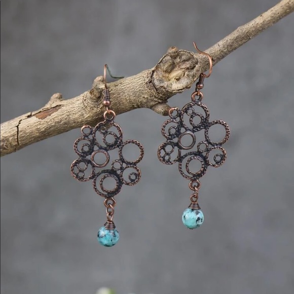 EMERY ROSE HOLLOW OUT DROP EARRINGS - Picture 2 of 5